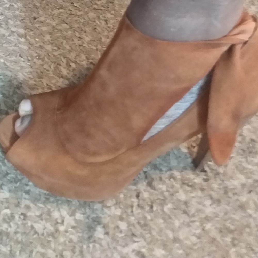 Heels - Picture 4 of 12